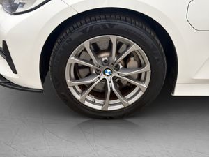 BMW 330 bild 28