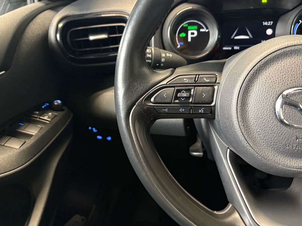 Vehicle image 16
