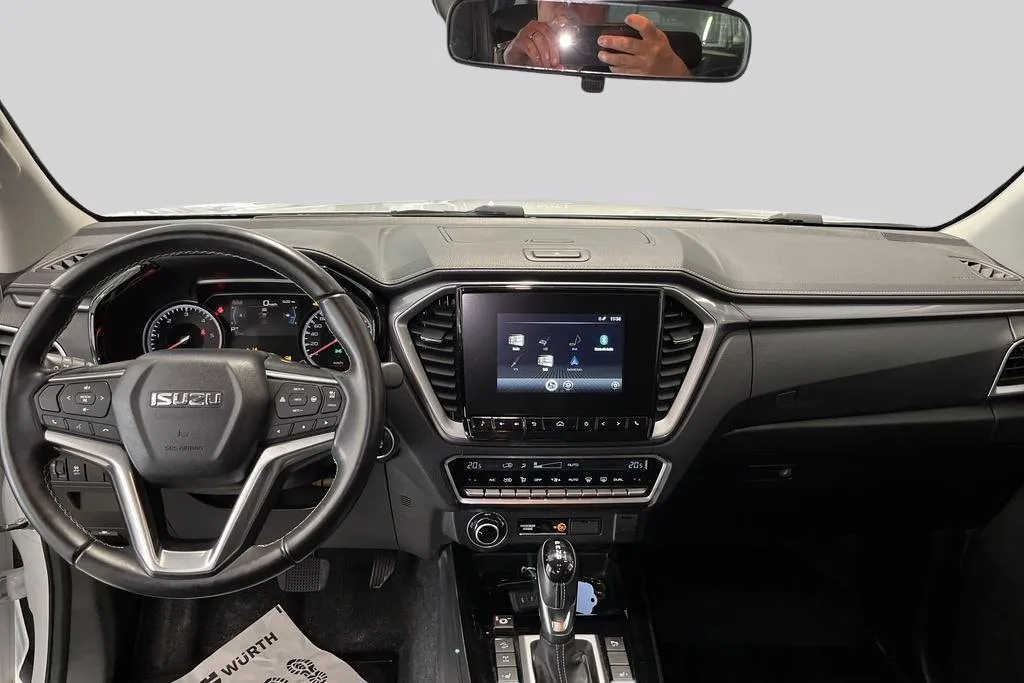 Vehicle image 6