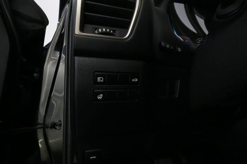 Lexus NX bild 32