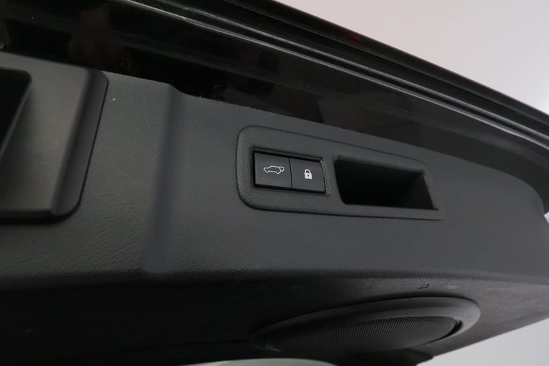 Lexus NX bild 9