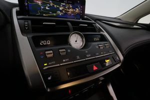 Lexus NX bild 25