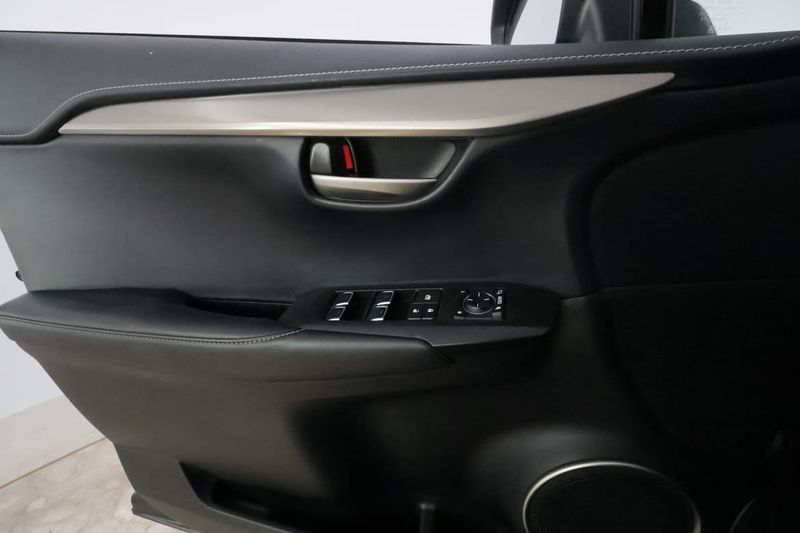 Lexus NX bild 33