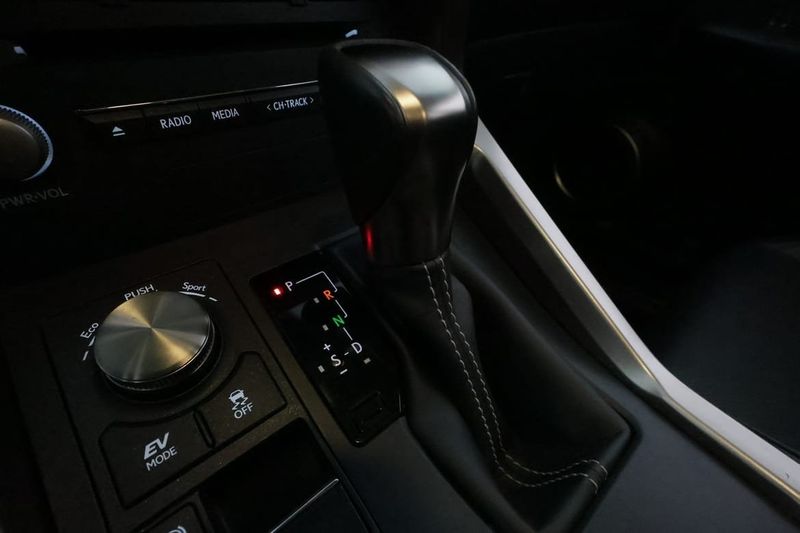 Lexus NX bild 23