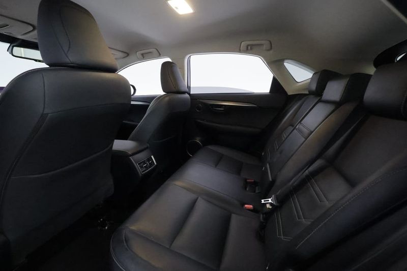 Lexus NX bild 21