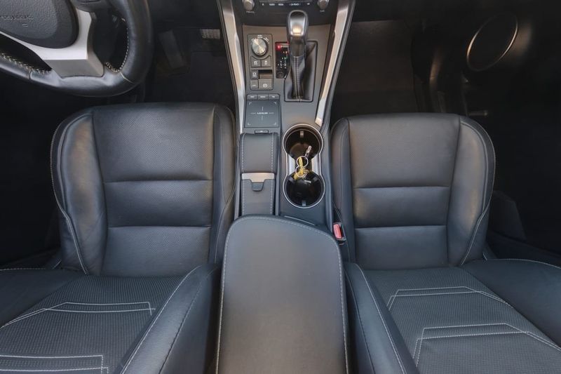 Lexus NX bild 20