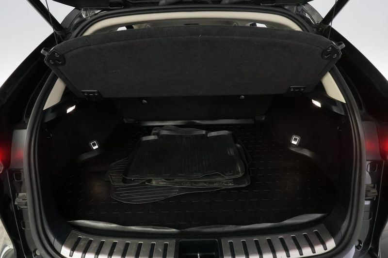 Lexus NX bild 8