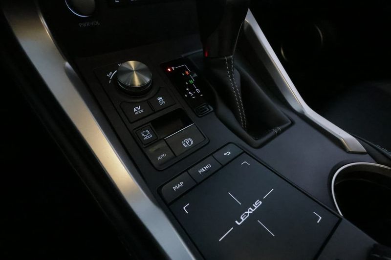 Lexus NX bild 24
