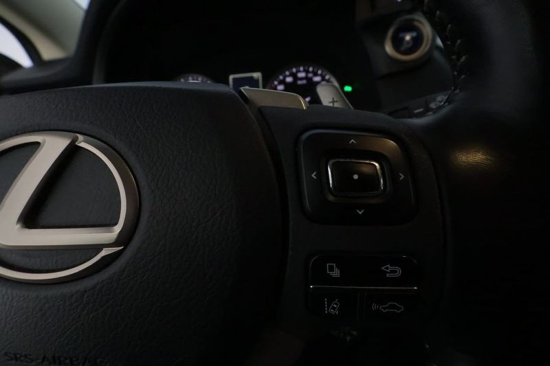 Lexus NX bild 18
