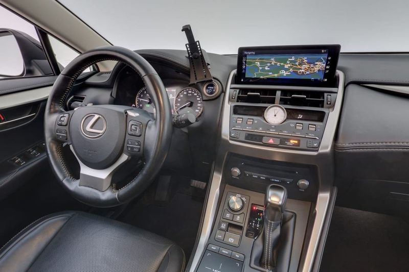 Lexus NX bild 14