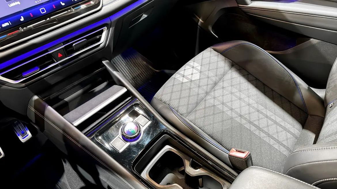 Vehicle image 18