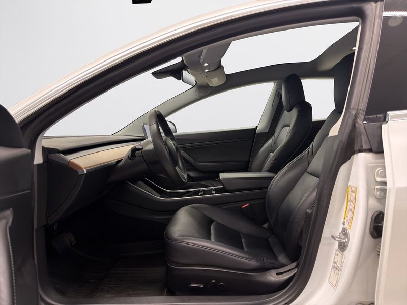 Tesla Model 3 bild 13