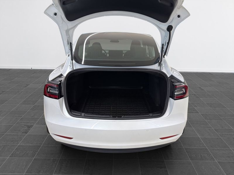 Tesla Model 3 bild 9