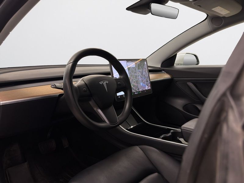 Tesla Model 3 bild 14