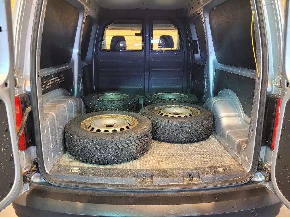 Vehicle image 16