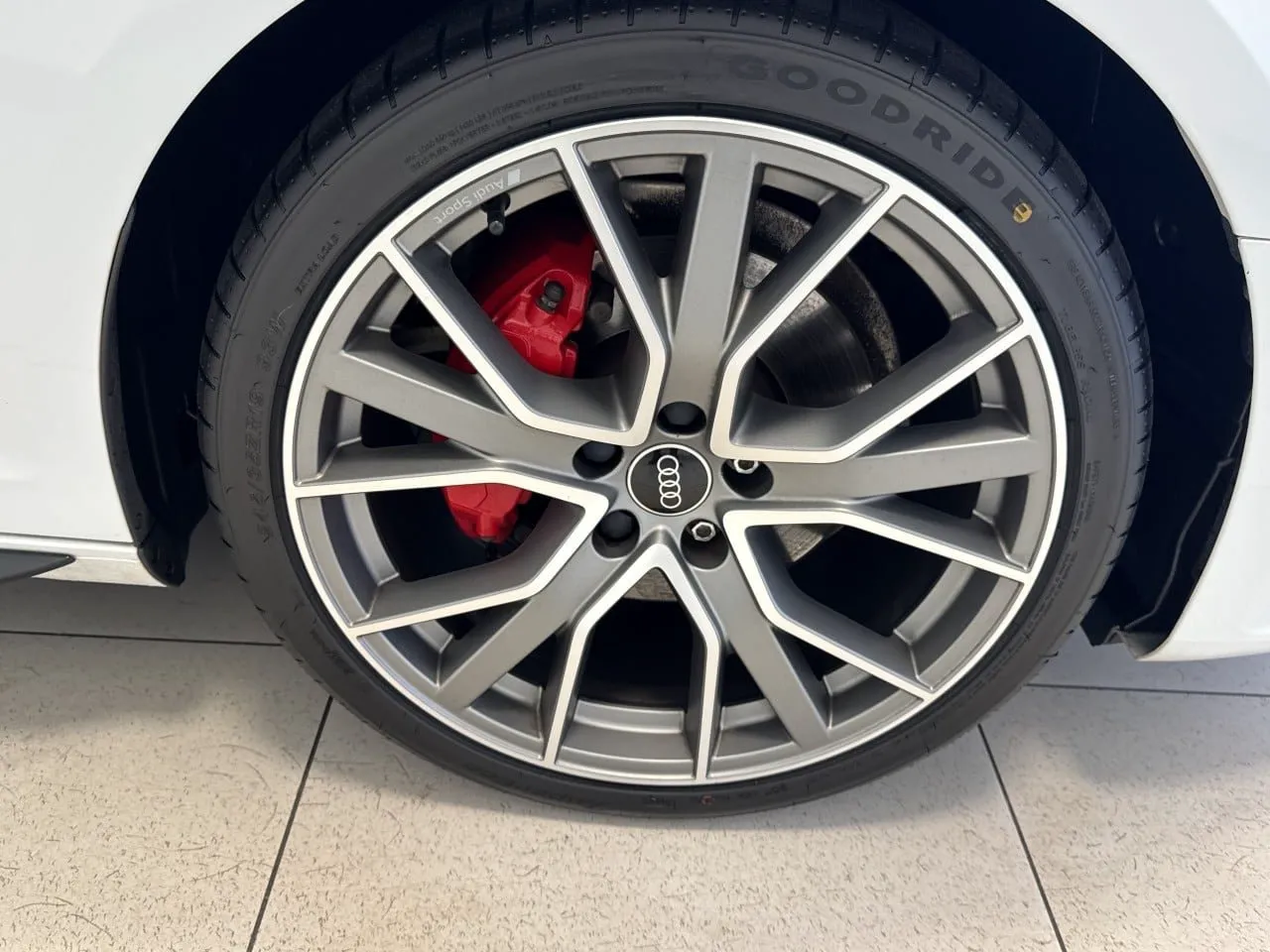 Vehicle image 14