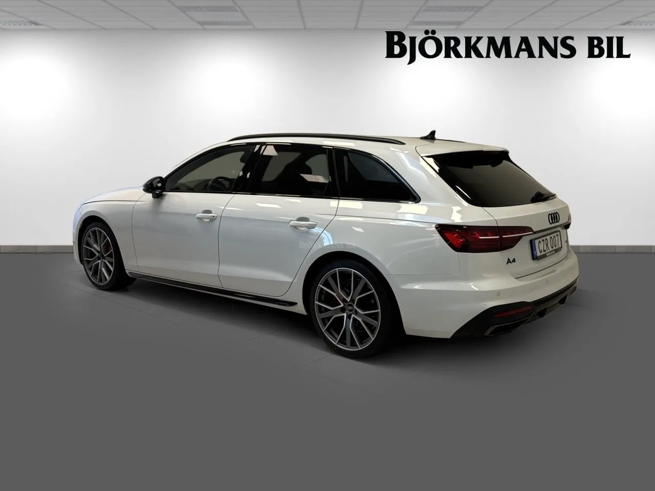 Vehicle image 5