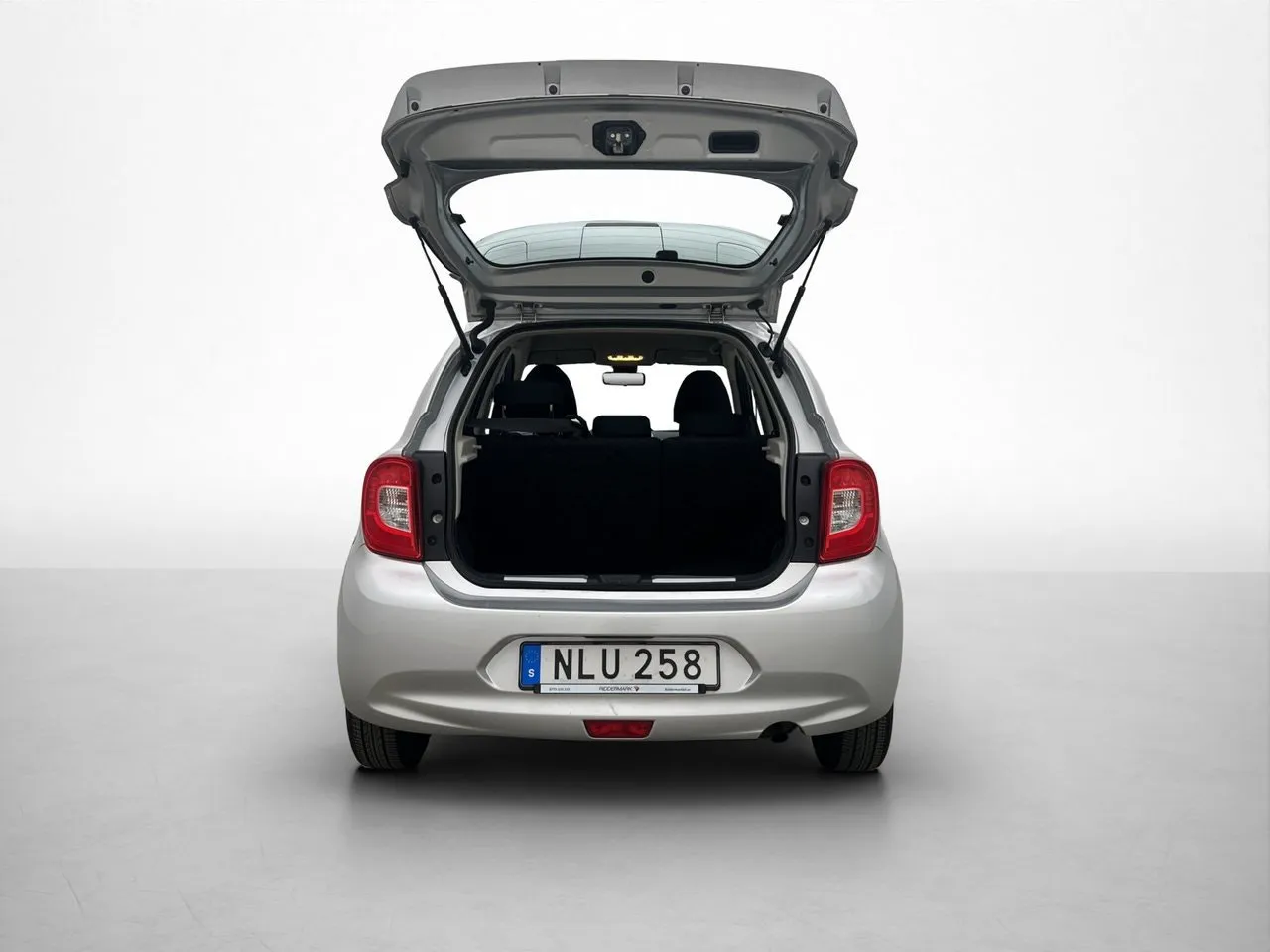 Vehicle image 18