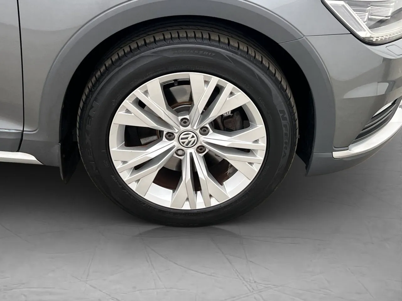 Vehicle image 30