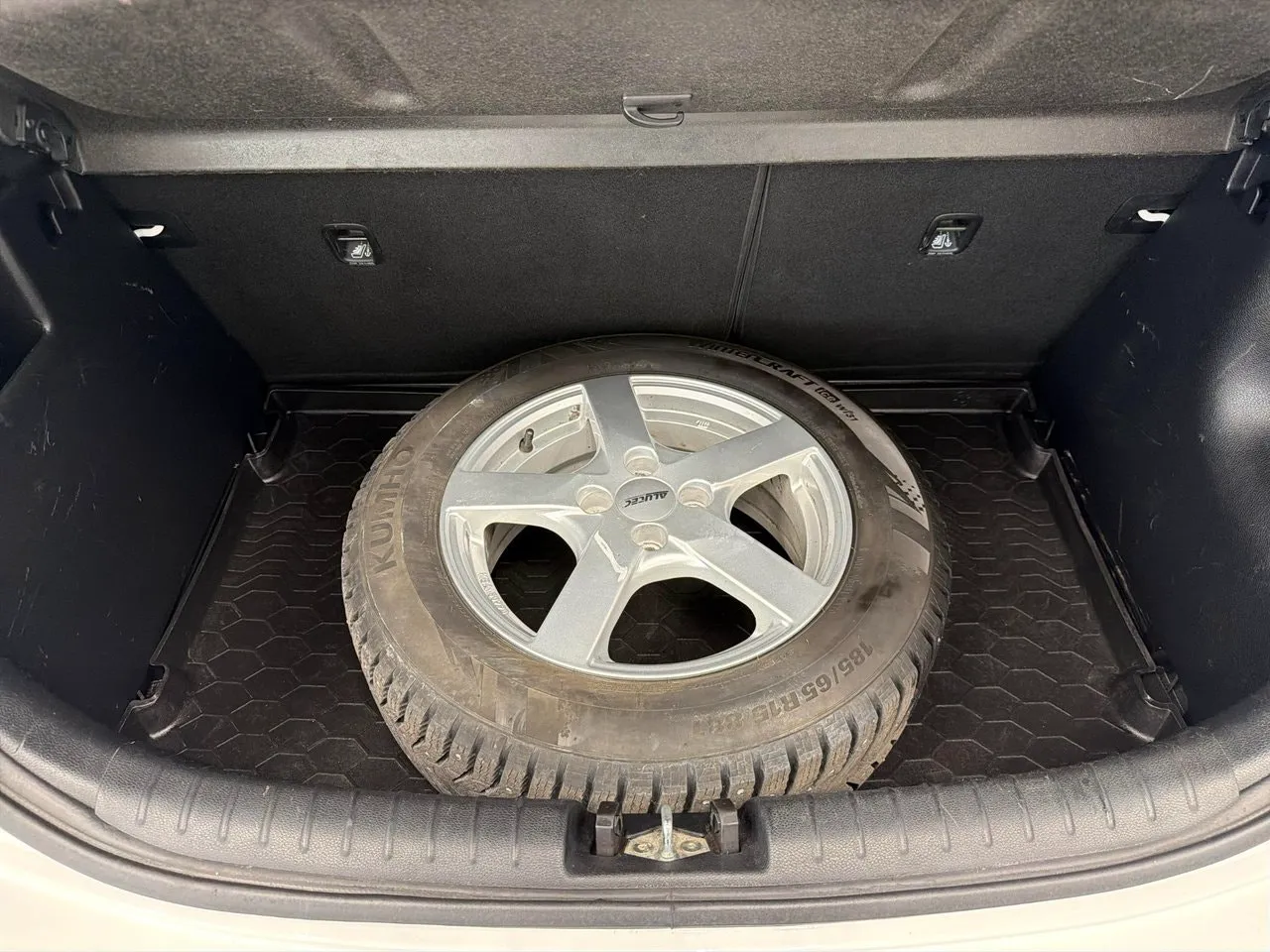 Vehicle image 15