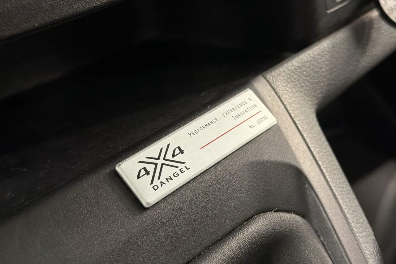 Vehicle image 16