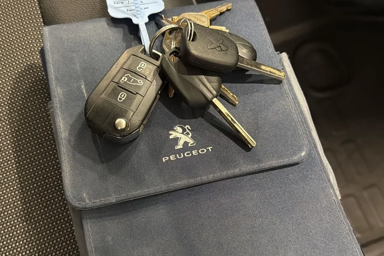 Vehicle image 21