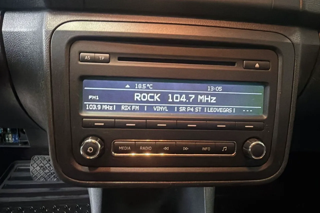 Vehicle image 16