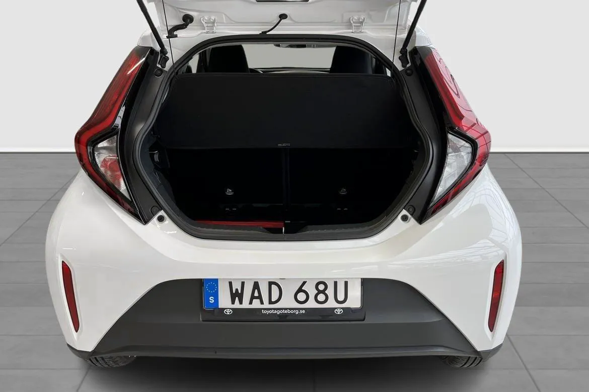 Vehicle image 11