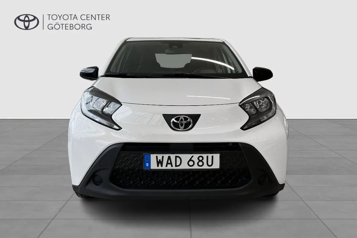 Vehicle image 6