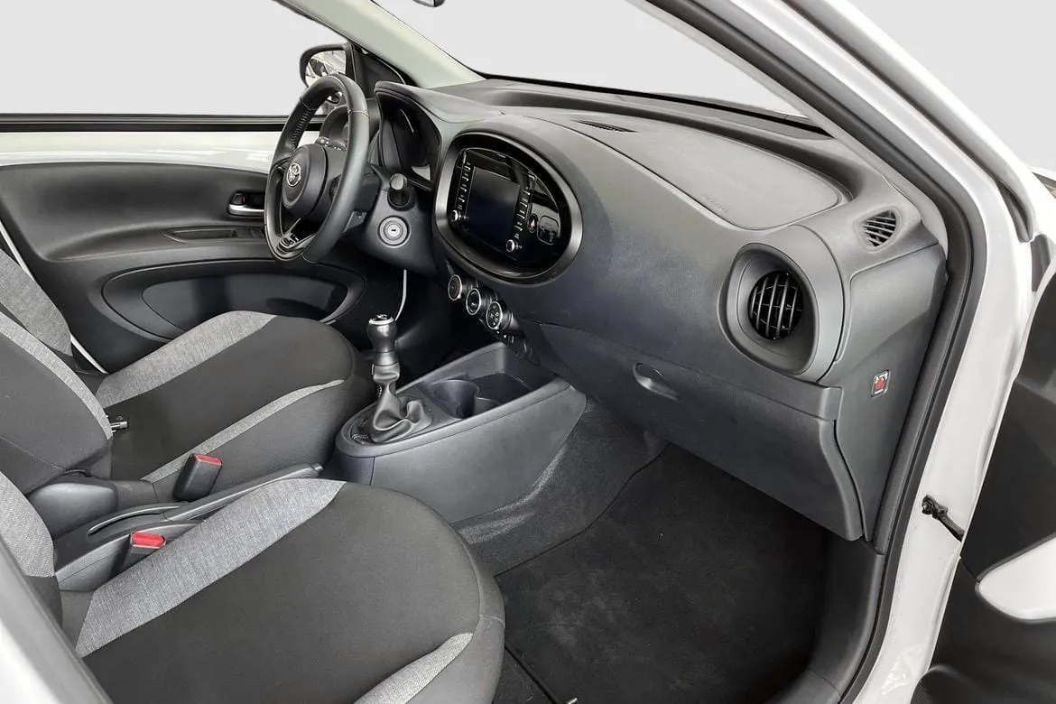 Vehicle image 7