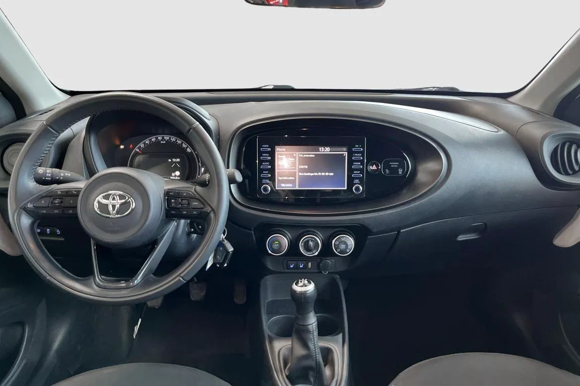 Vehicle image 10