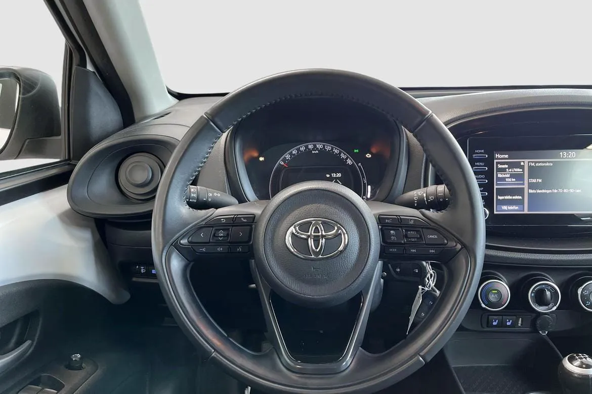 Vehicle image 11
