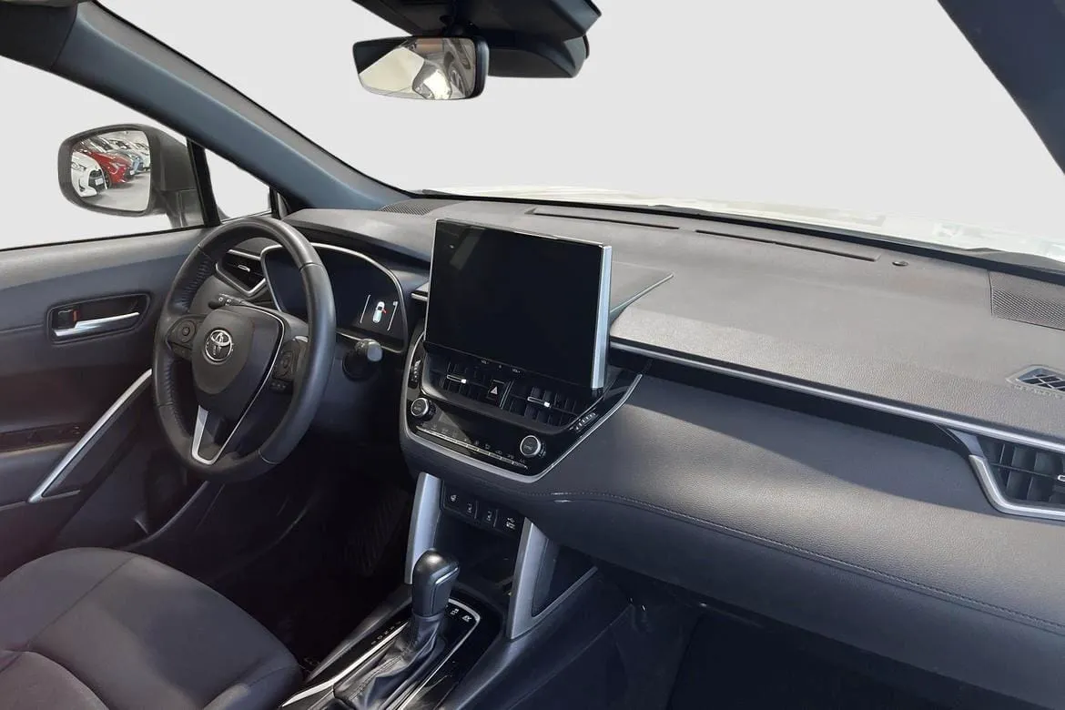 Vehicle image 6