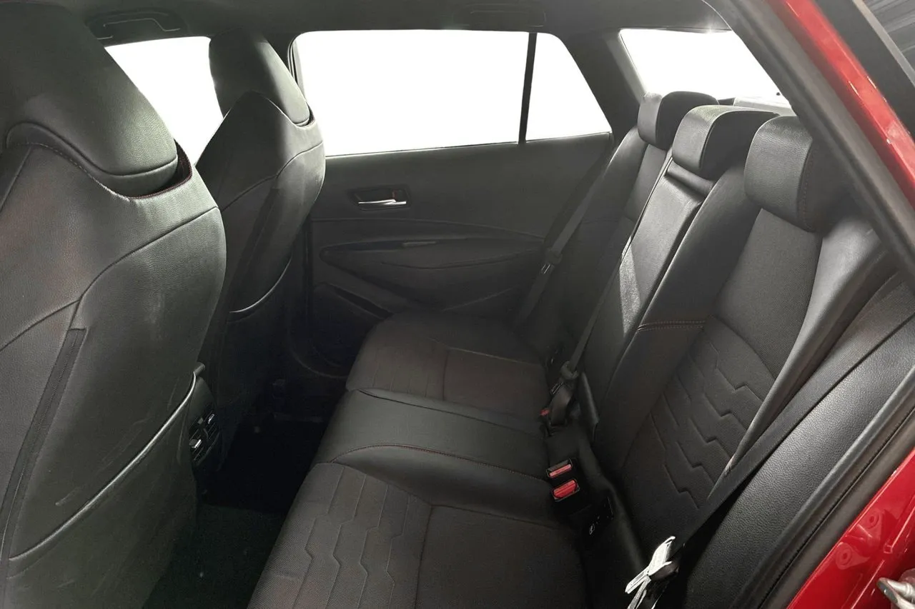 Vehicle image 15