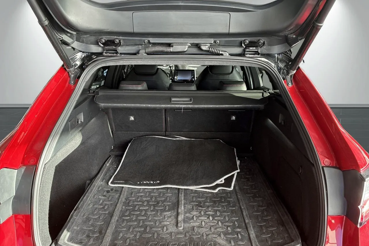 Vehicle image 16