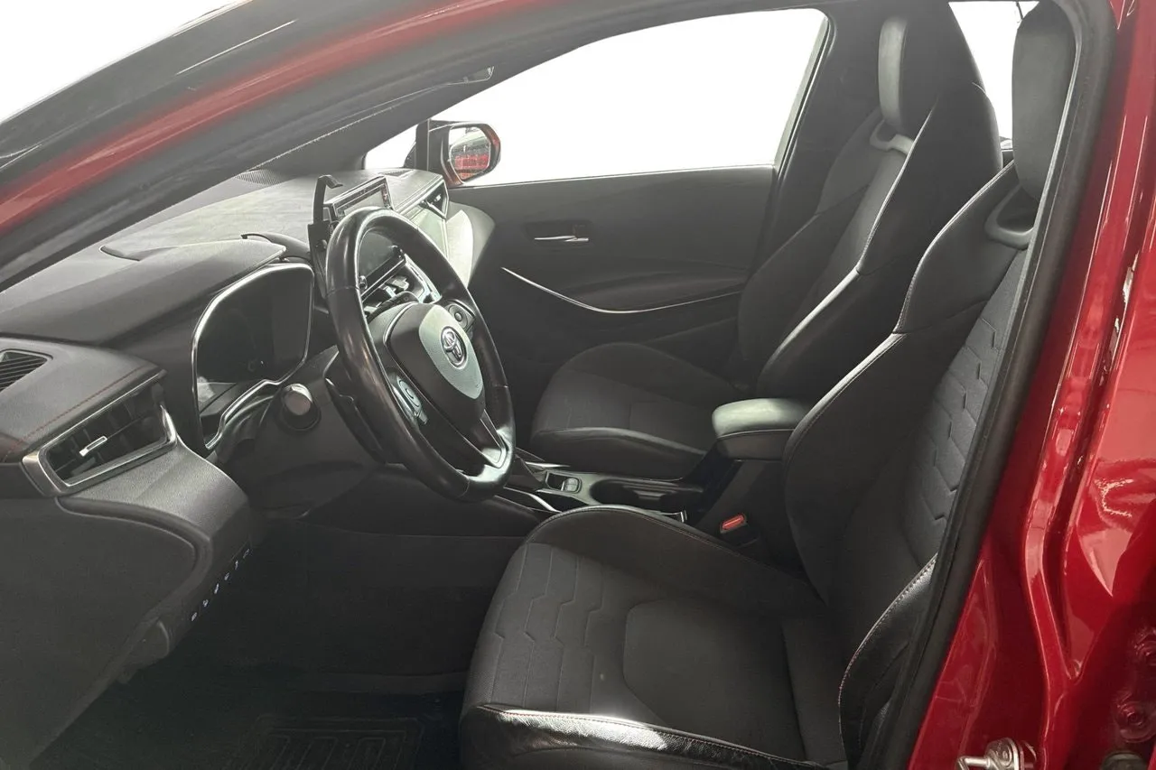 Vehicle image 12