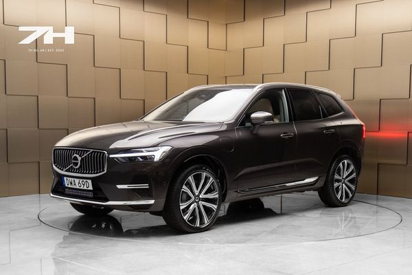 Volvo XC60 T6 Plug-In AWD Plus Bright Edition / Luftfjädring / B&W - 2025