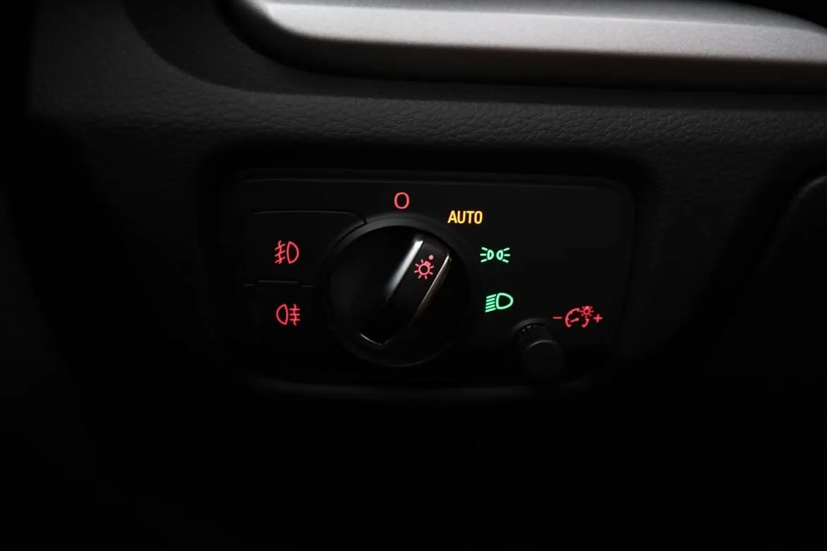 Vehicle image 27