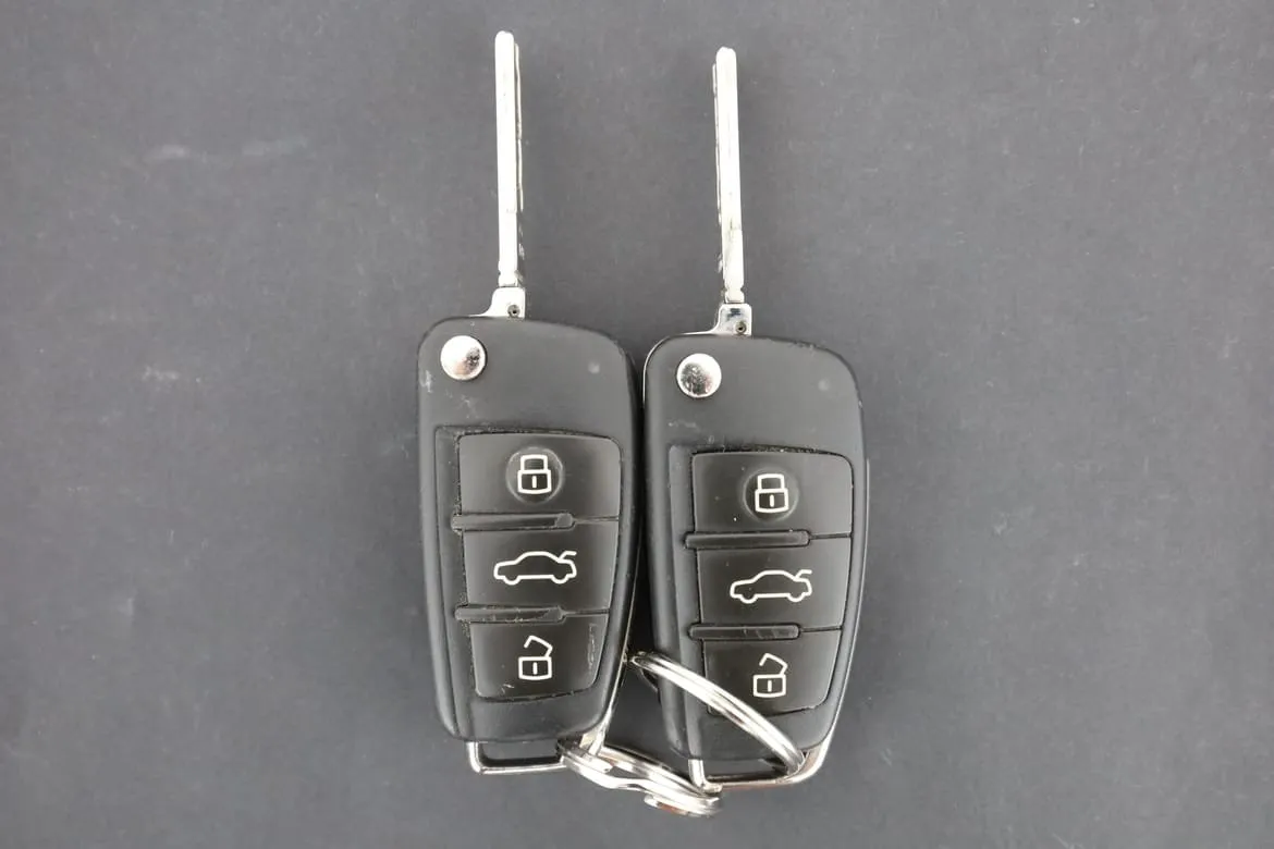 Vehicle image 32