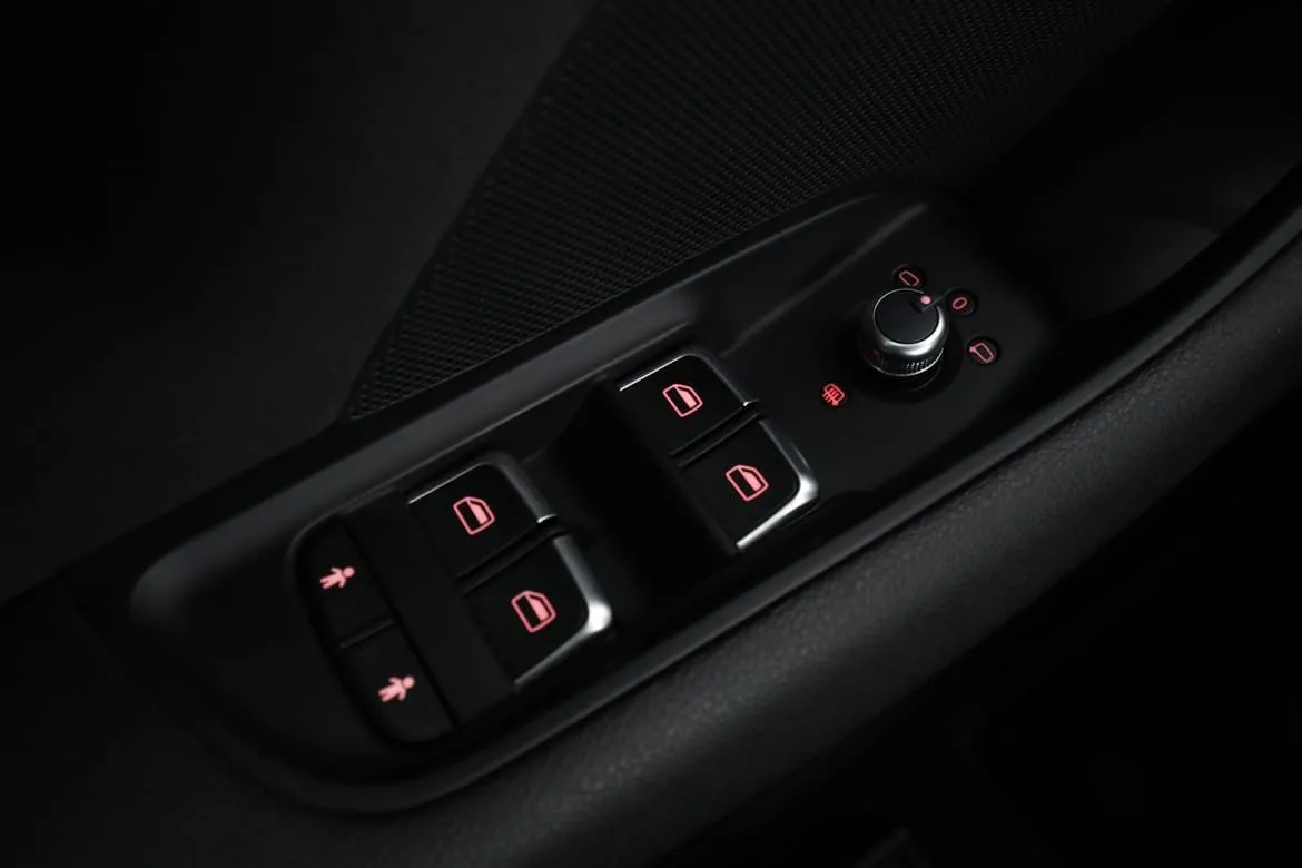 Vehicle image 28