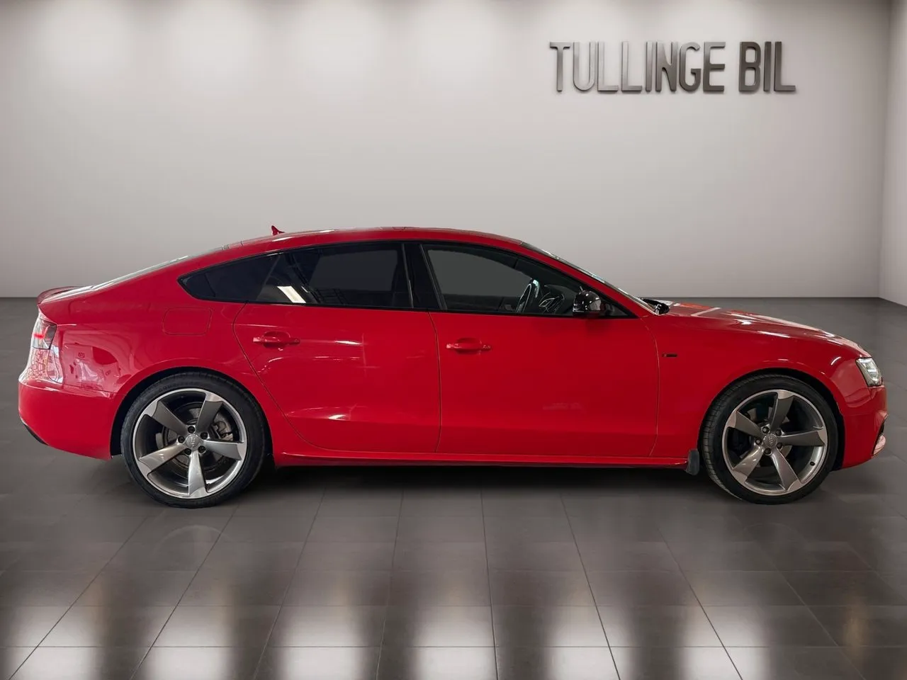 Vehicle image 5