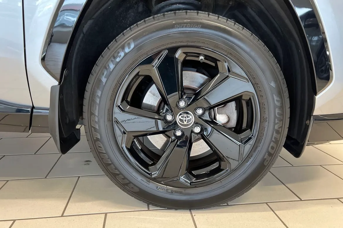 Vehicle image 16
