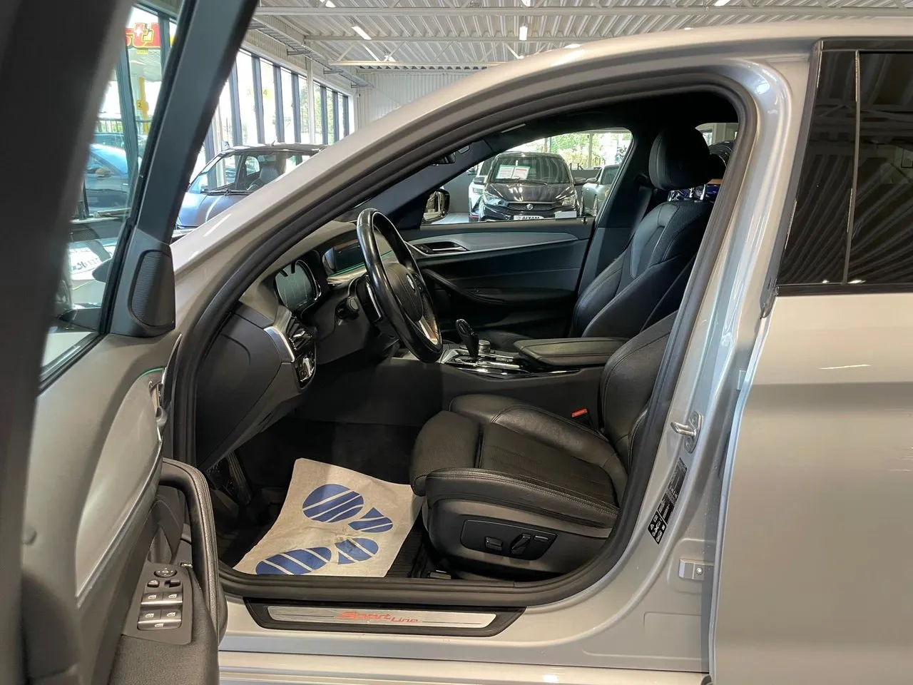 Vehicle image 9