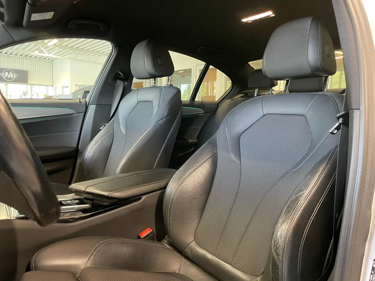 Vehicle image 15