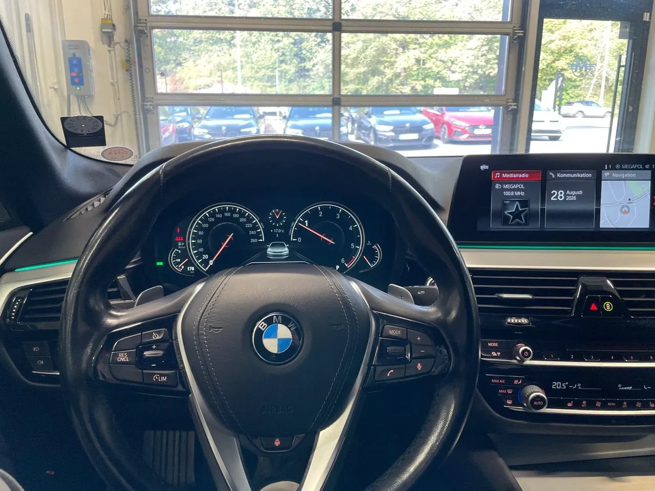 Vehicle image 16