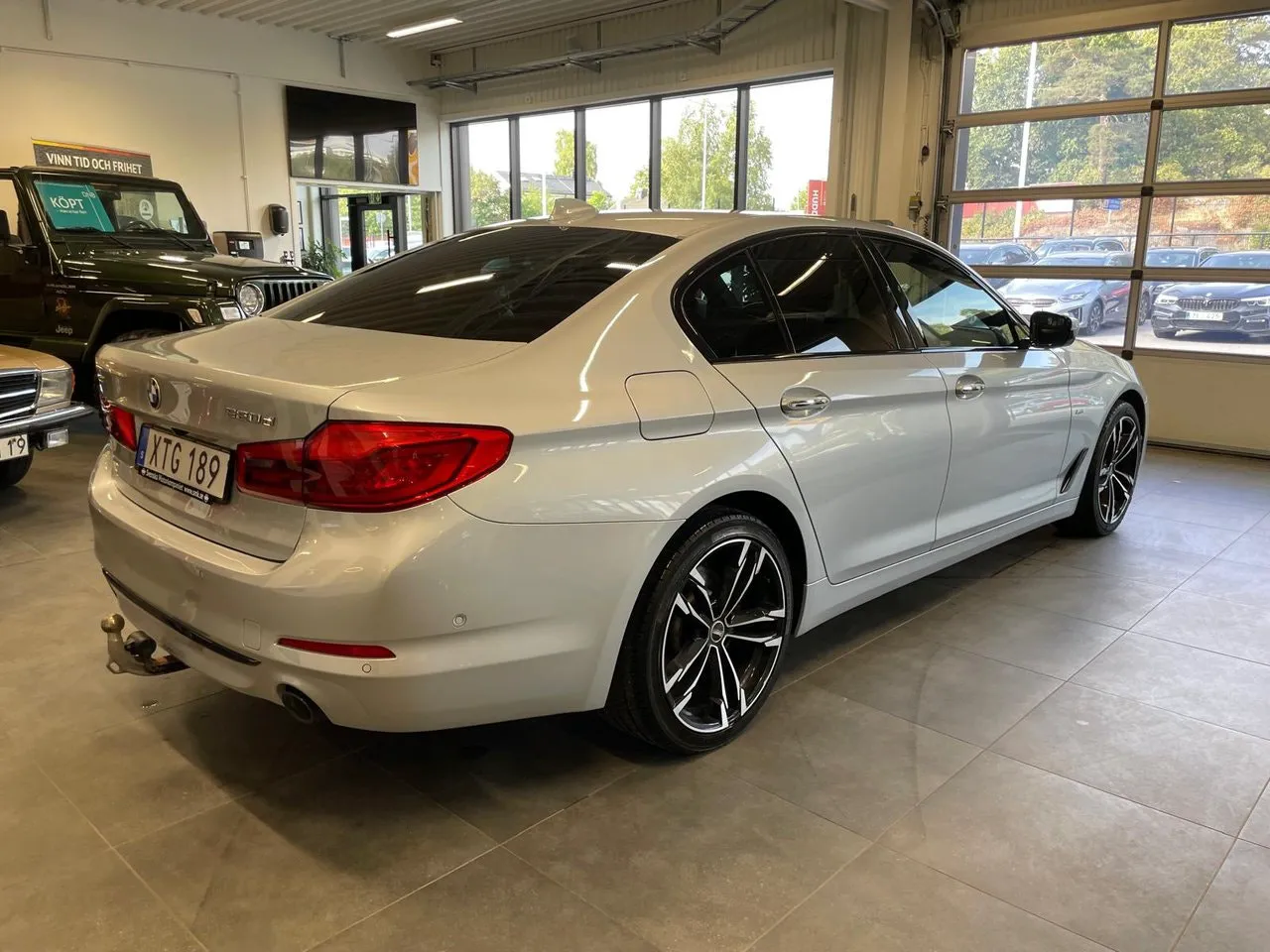 Vehicle image 7