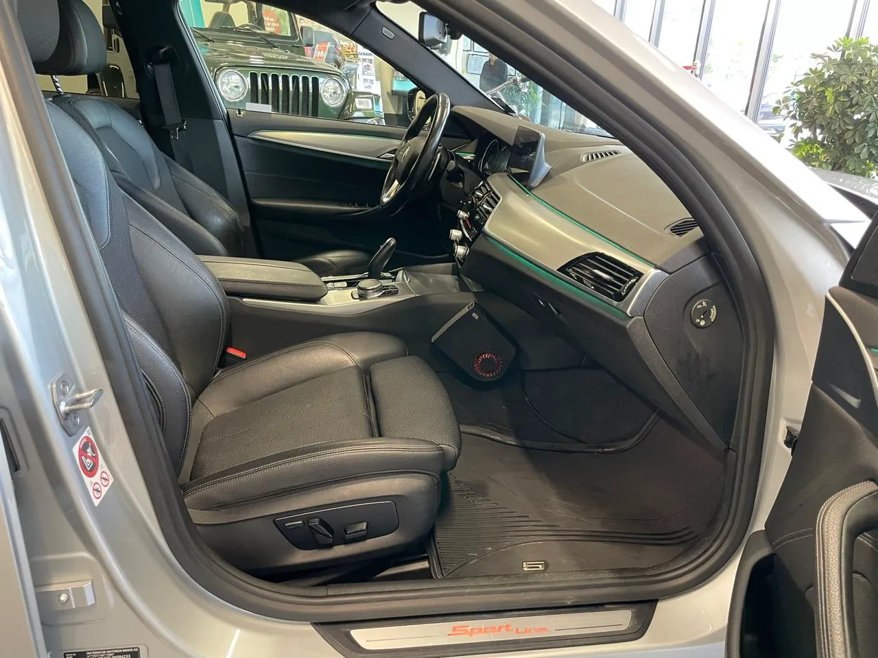 Vehicle image 12