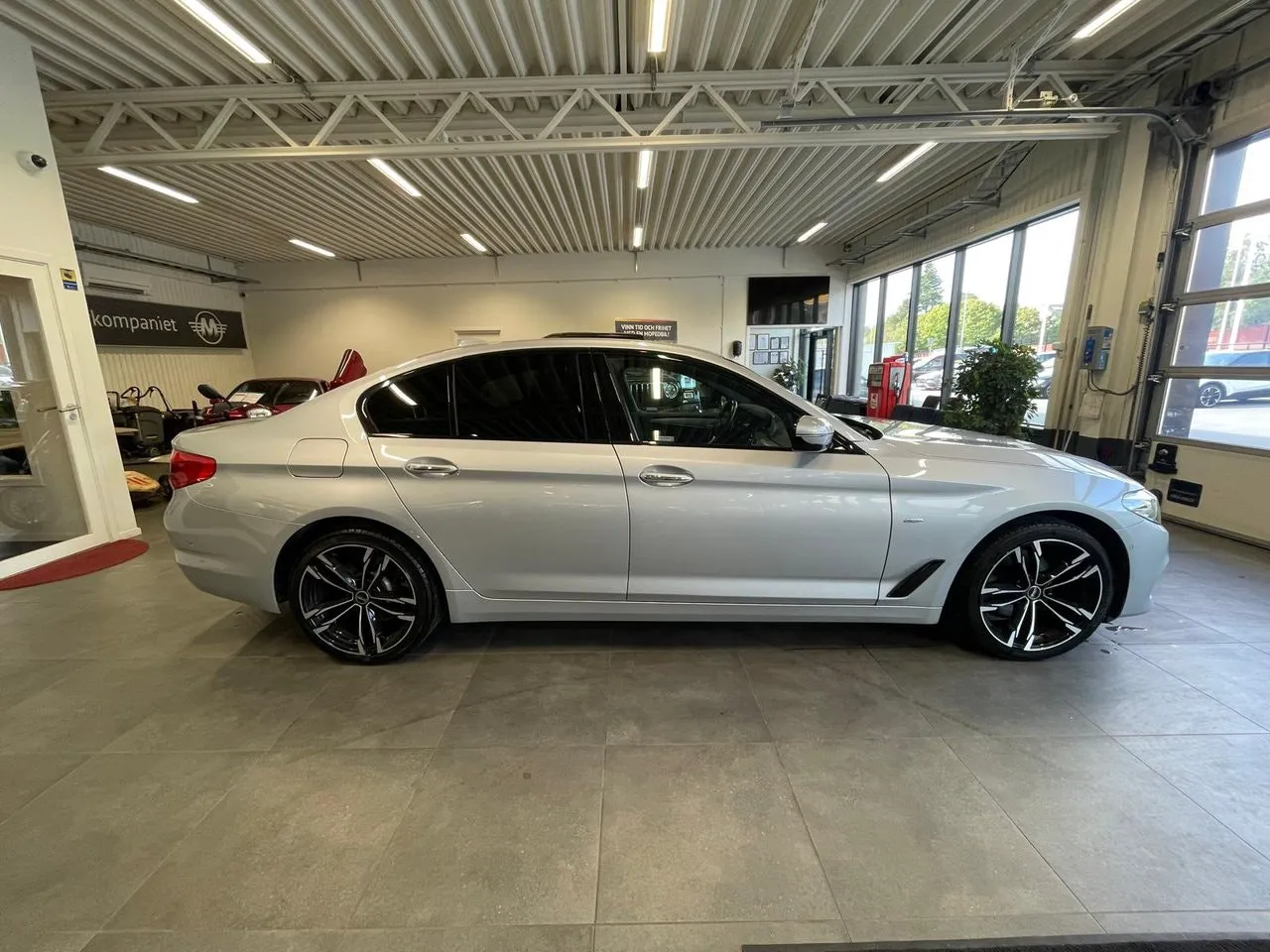 Vehicle image 8