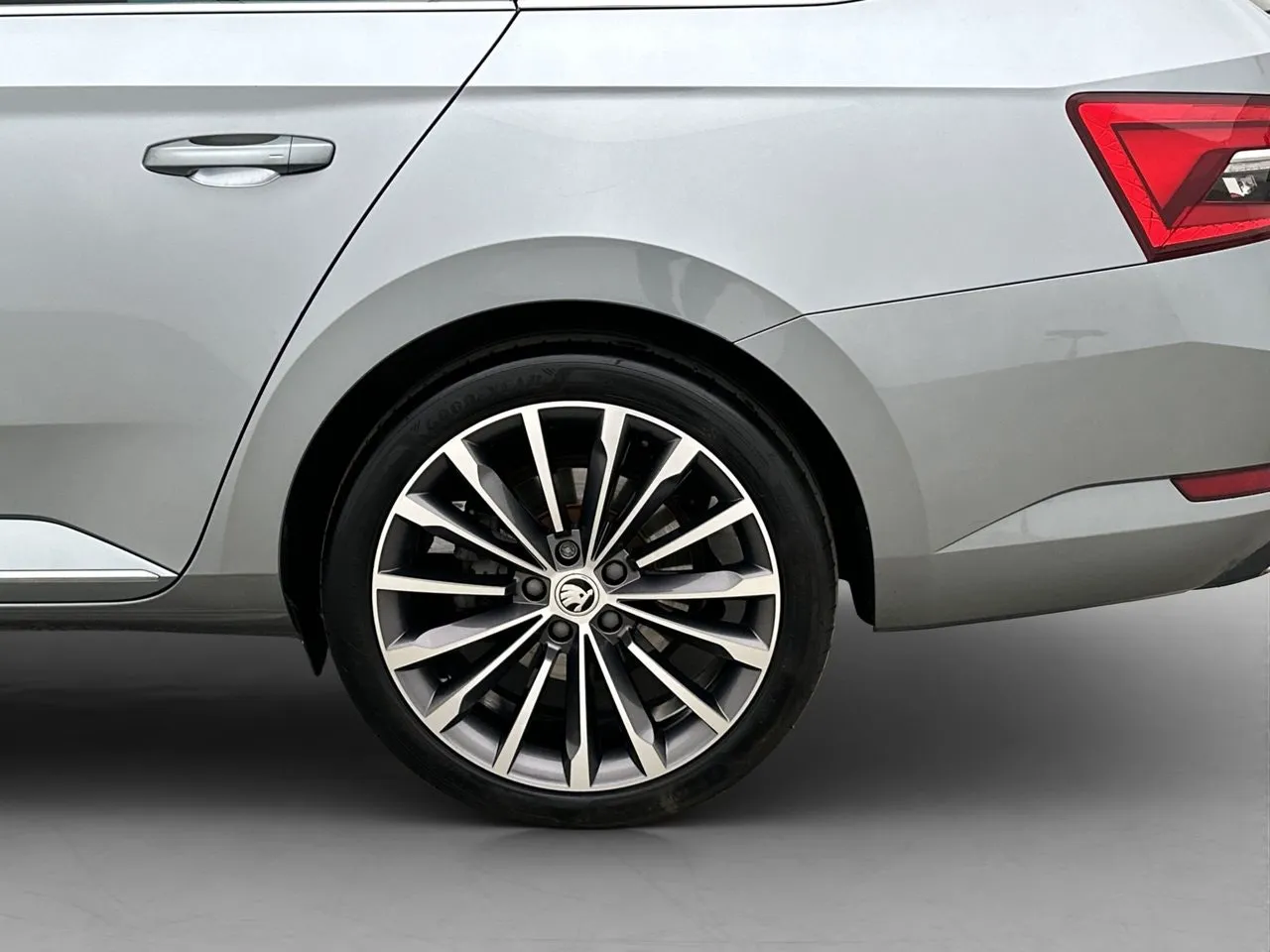 Vehicle image 35