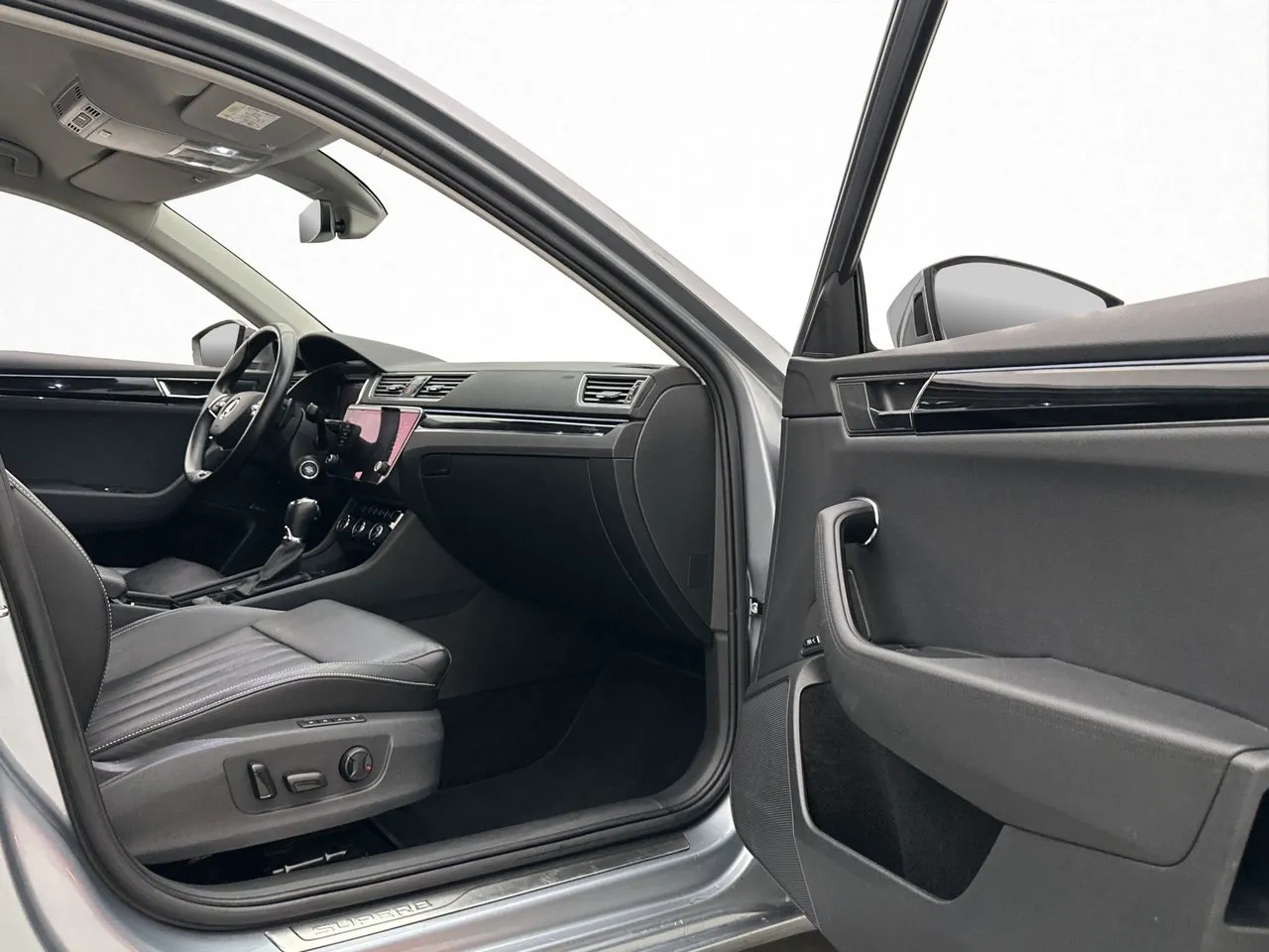 Vehicle image 30